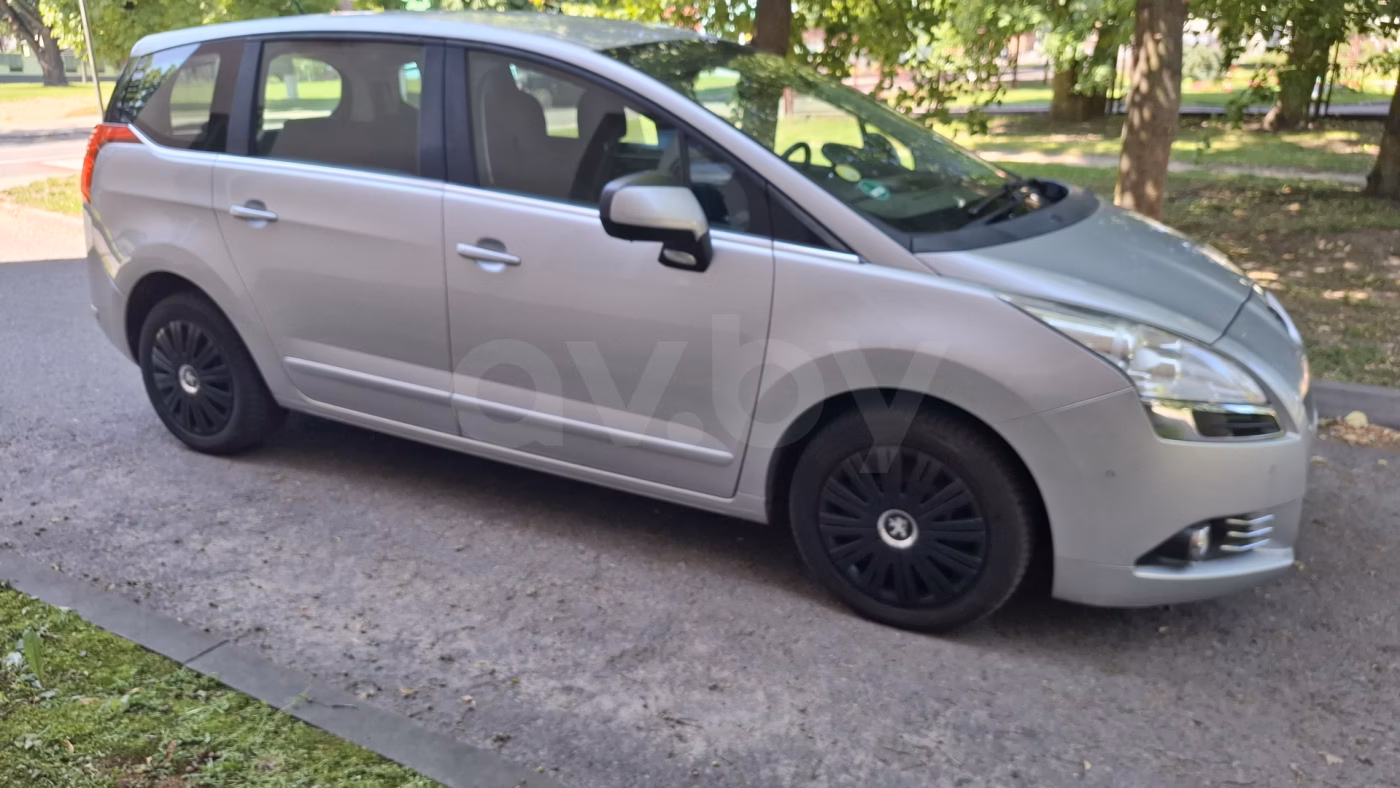 Peugeot 5008 фото 9