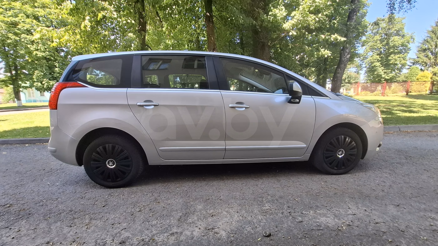 Peugeot 5008 фото 4
