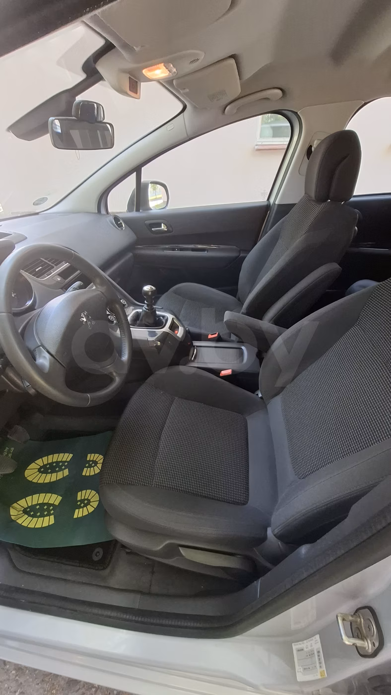 Peugeot 5008 фото 15