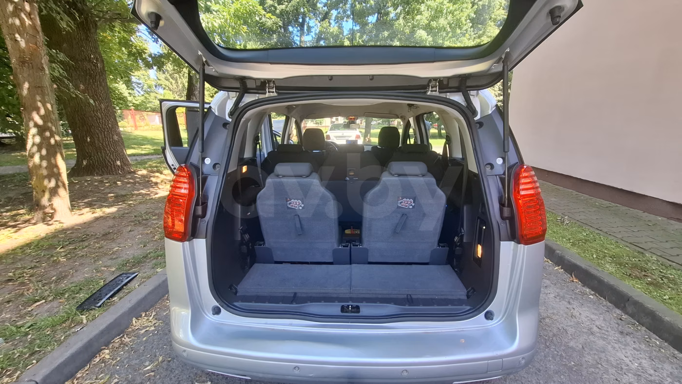 Peugeot 5008 фото 11