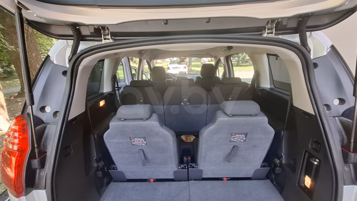 Peugeot 5008 фото 8