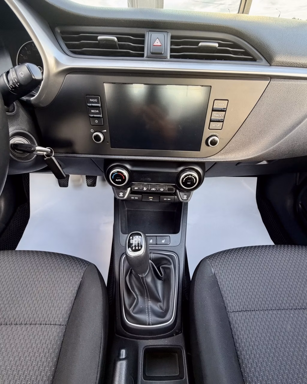 Kia Rio фото 14