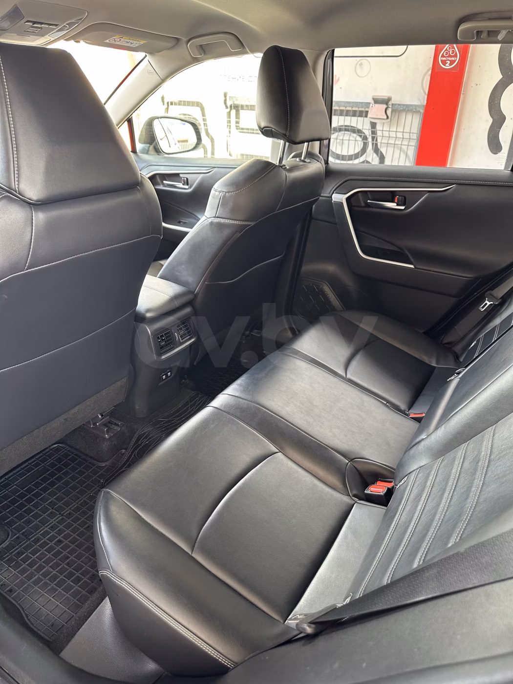 Toyota RAV4 фото 18