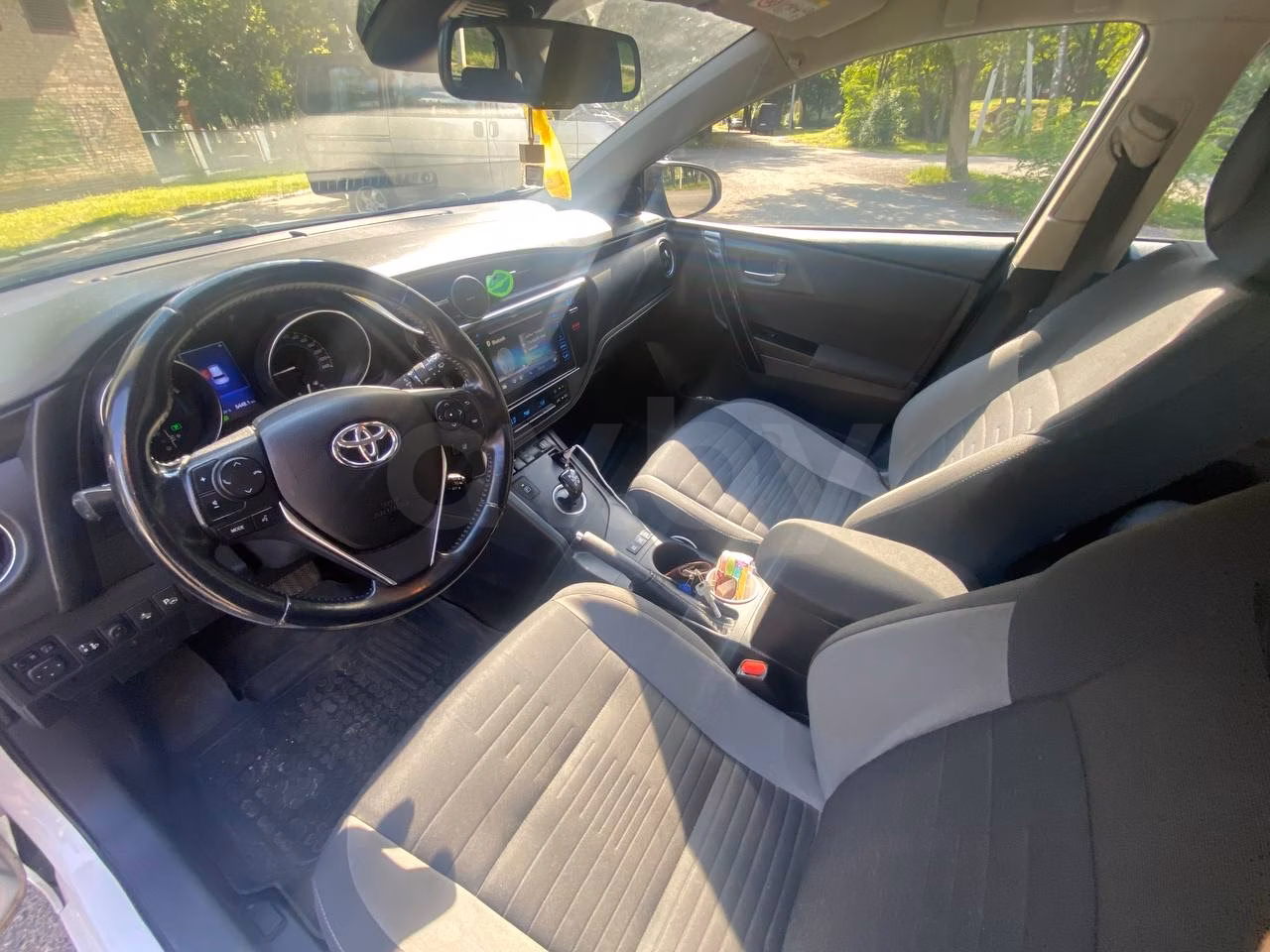 Toyota Auris фото 5