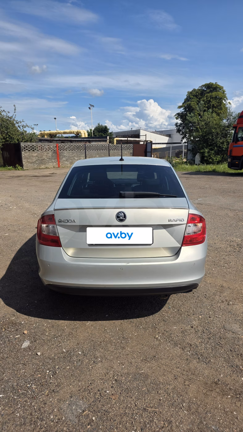 Skoda Rapid фото 3