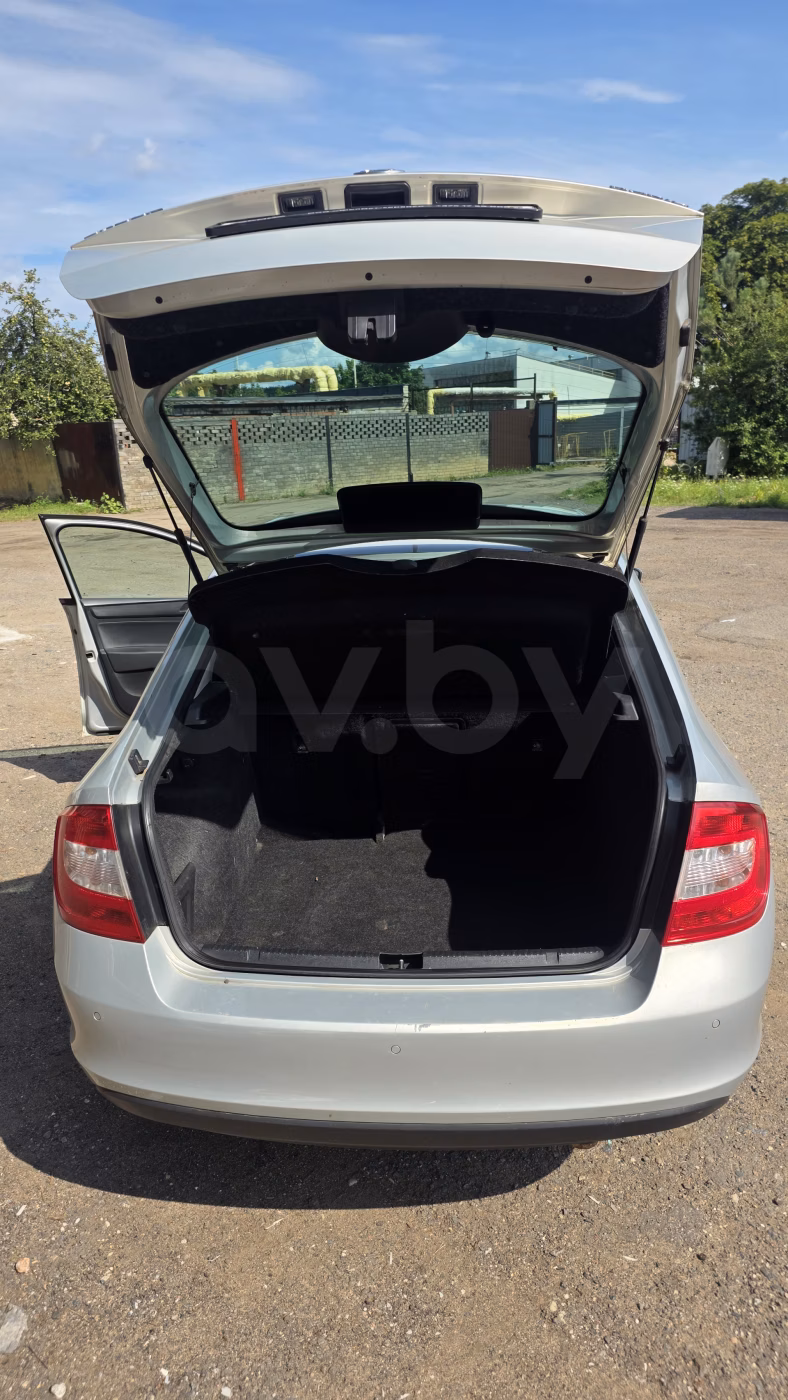 Skoda Rapid фото 8