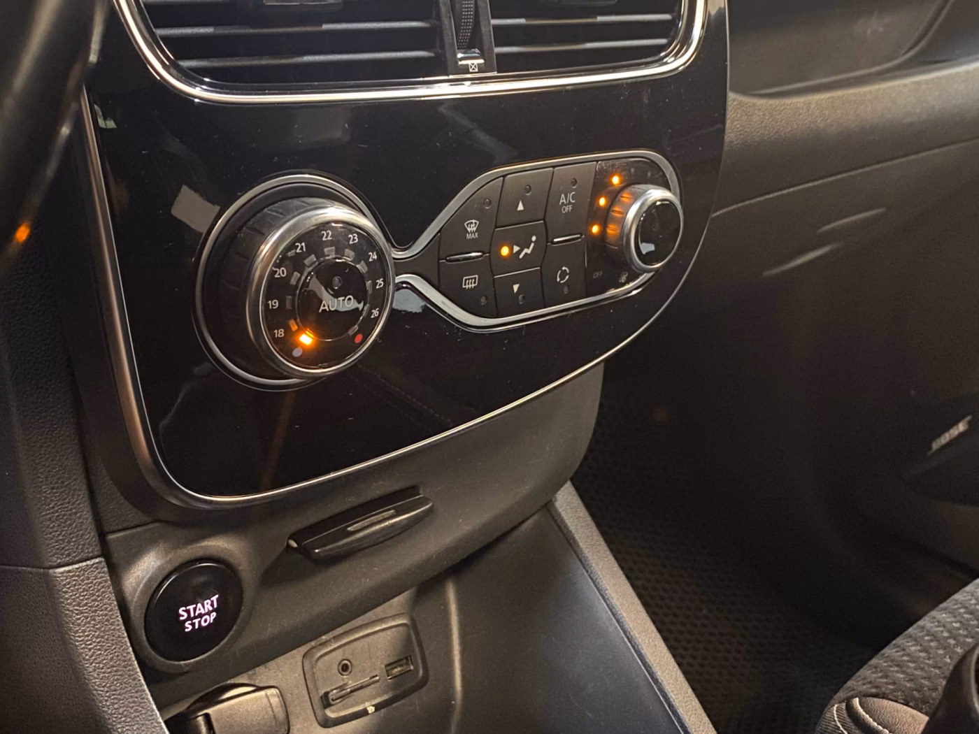Renault Clio фото 9