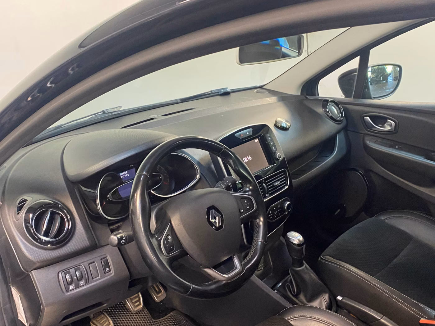 Renault Clio фото 7