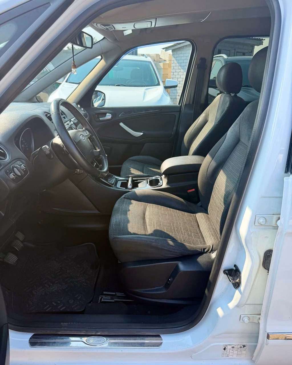 Ford Galaxy фото 11