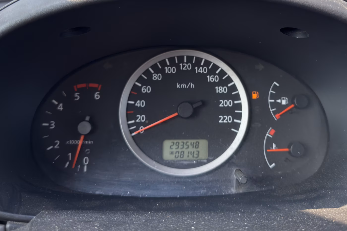 Nissan Almera Tino фото 20