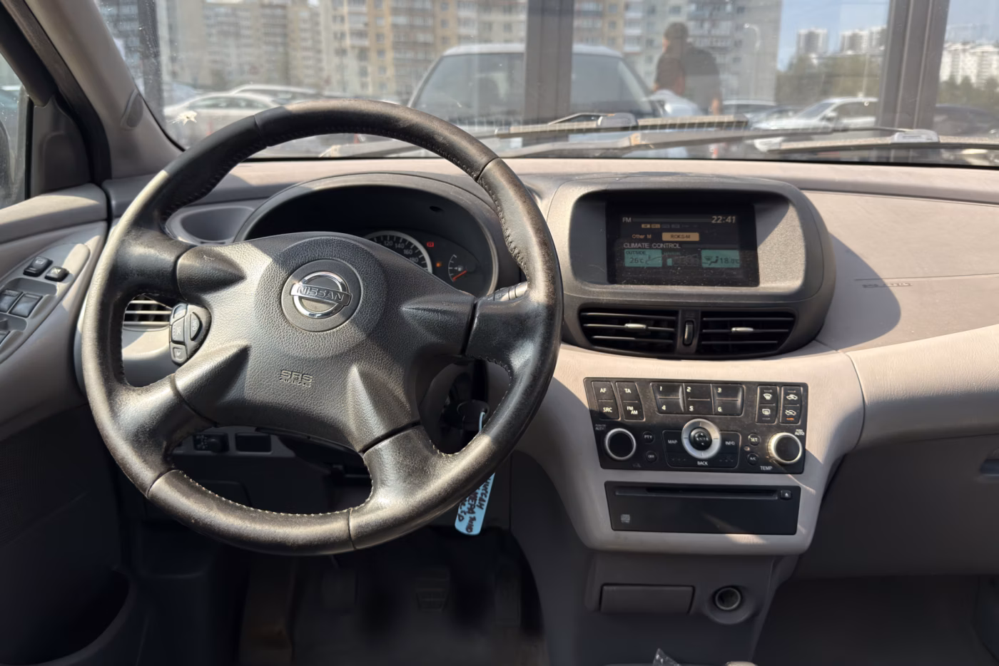 Nissan Almera Tino фото 15