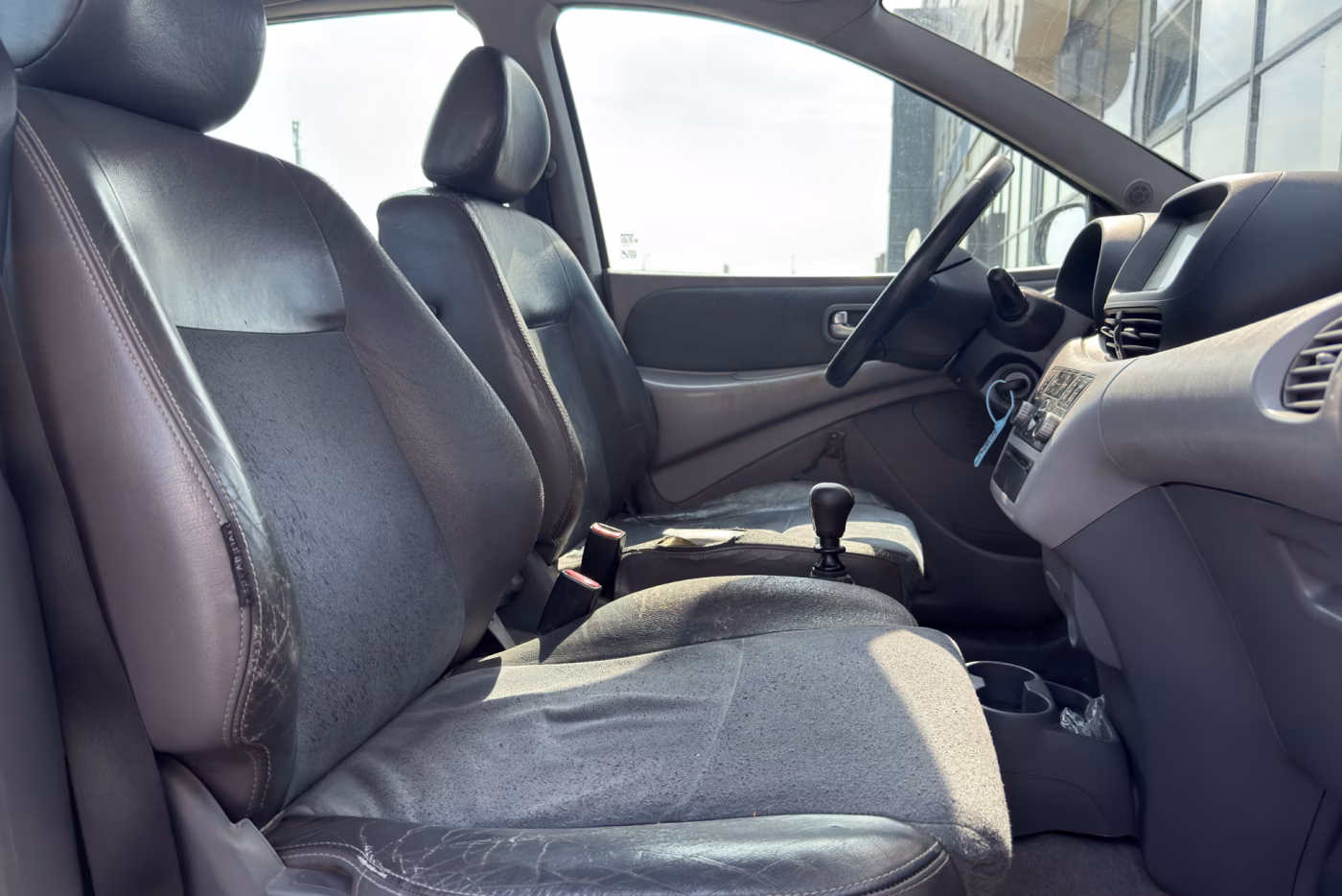 Nissan Almera Tino фото 11