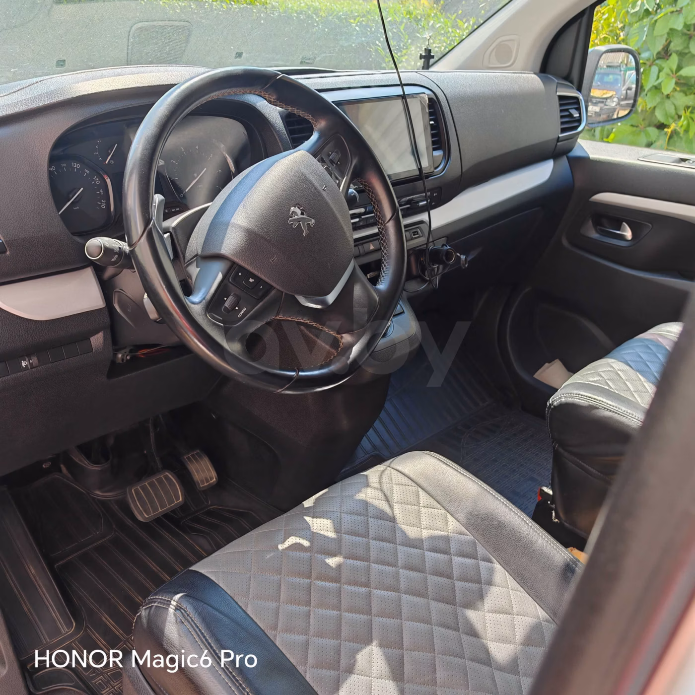 Peugeot Traveller фото 8