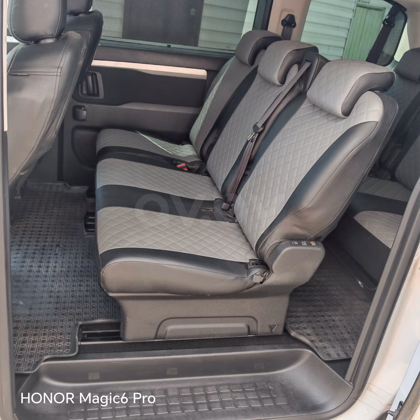 Peugeot Traveller фото 12