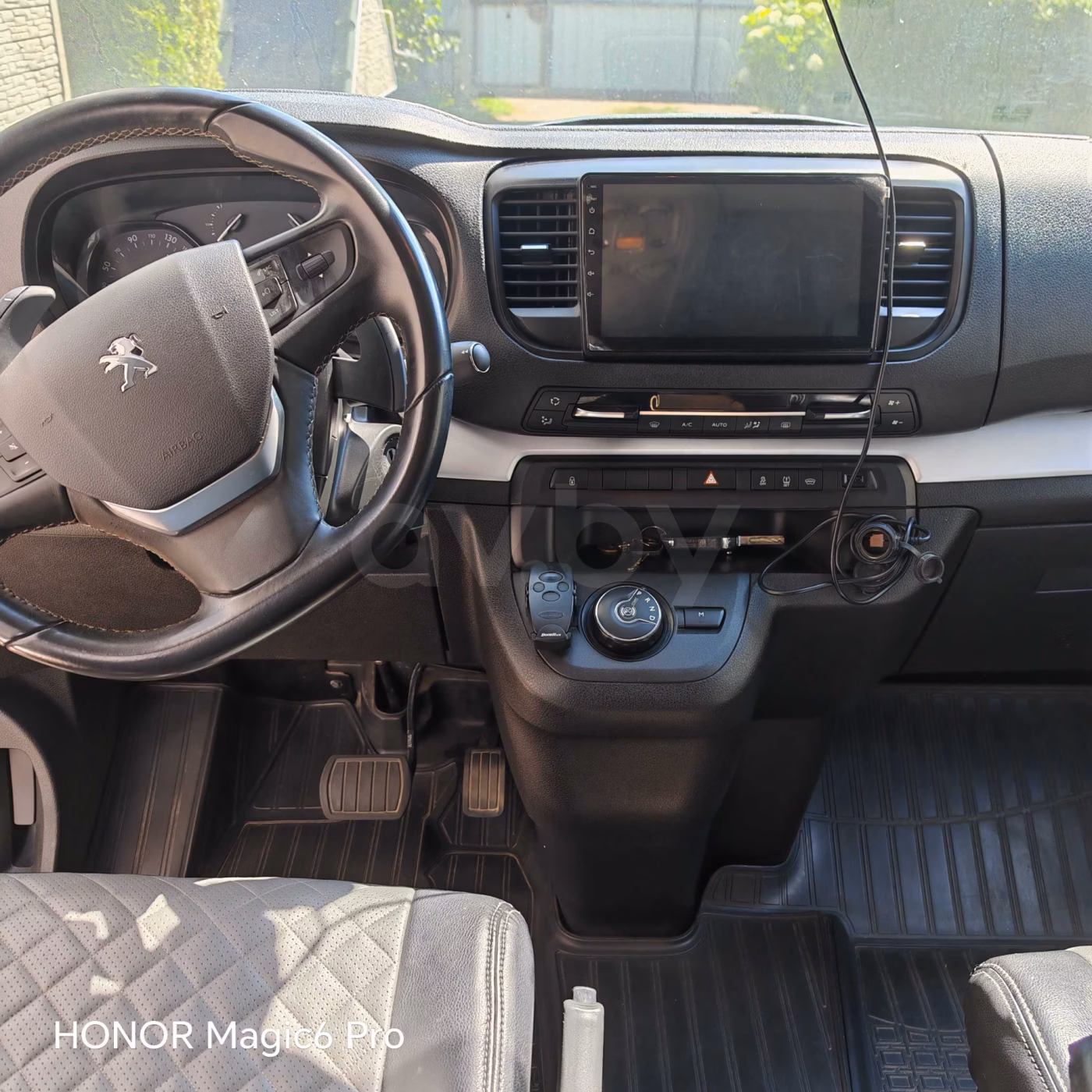 Peugeot Traveller фото 7