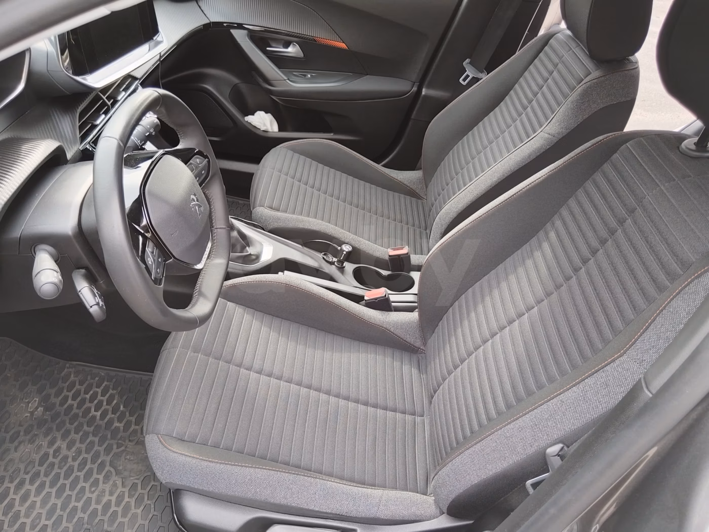 Peugeot 2008 фото 14