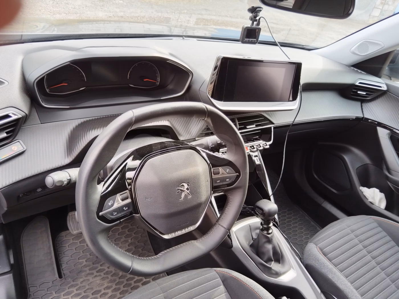 Peugeot 2008 фото 15