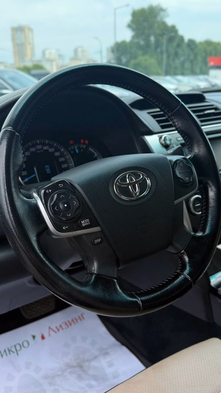 Toyota Camry фото 16