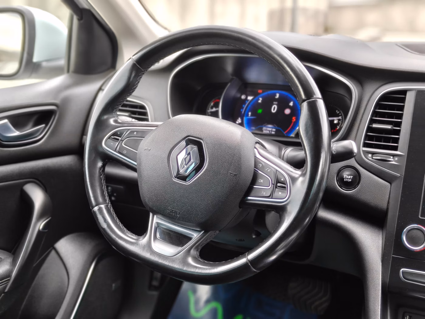 Renault Megane фото 9