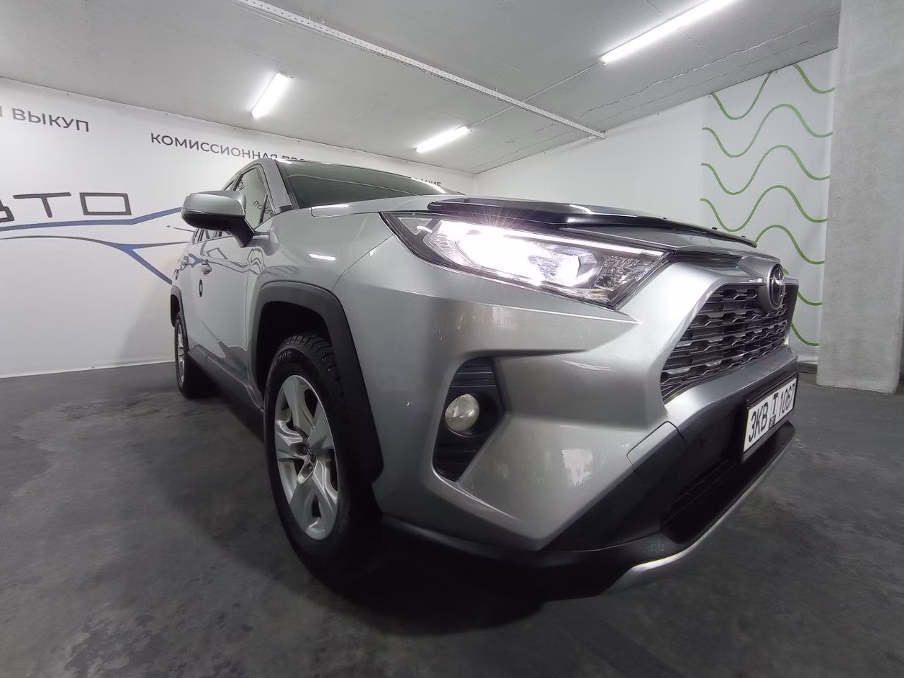 Toyota RAV4 фото 7
