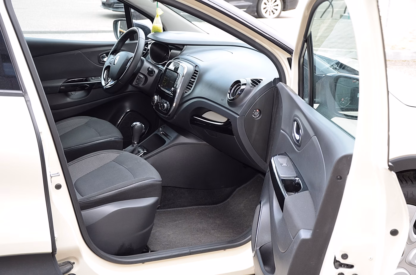 Renault Captur фото 19
