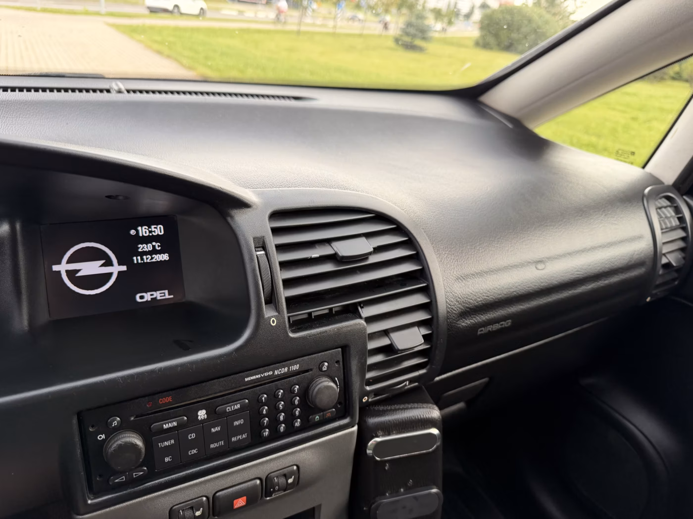 Opel Zafira фото 13