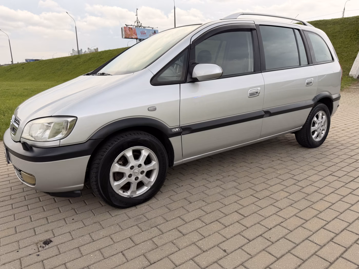 Opel Zafira фото 6