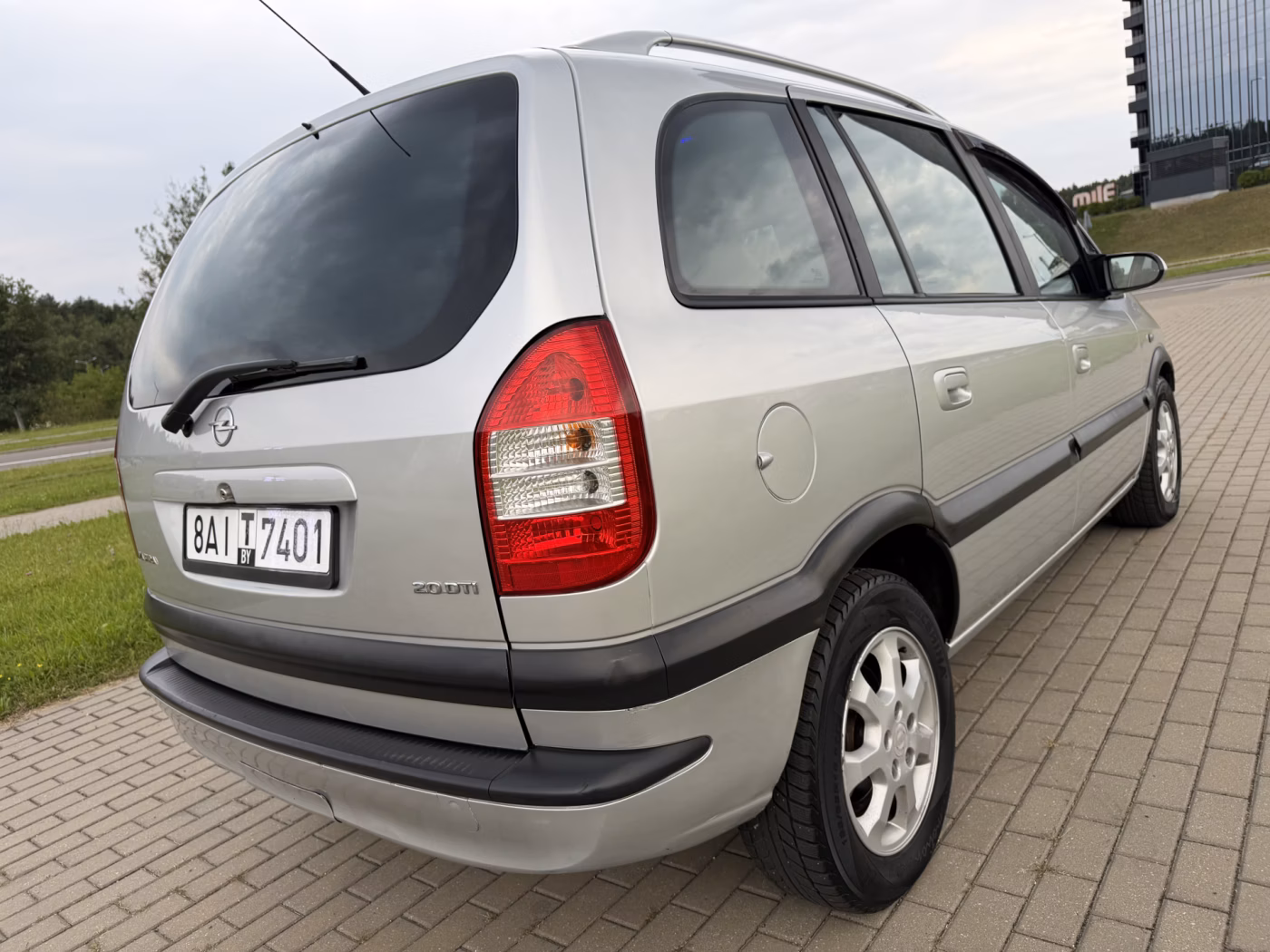 Opel Zafira фото 4