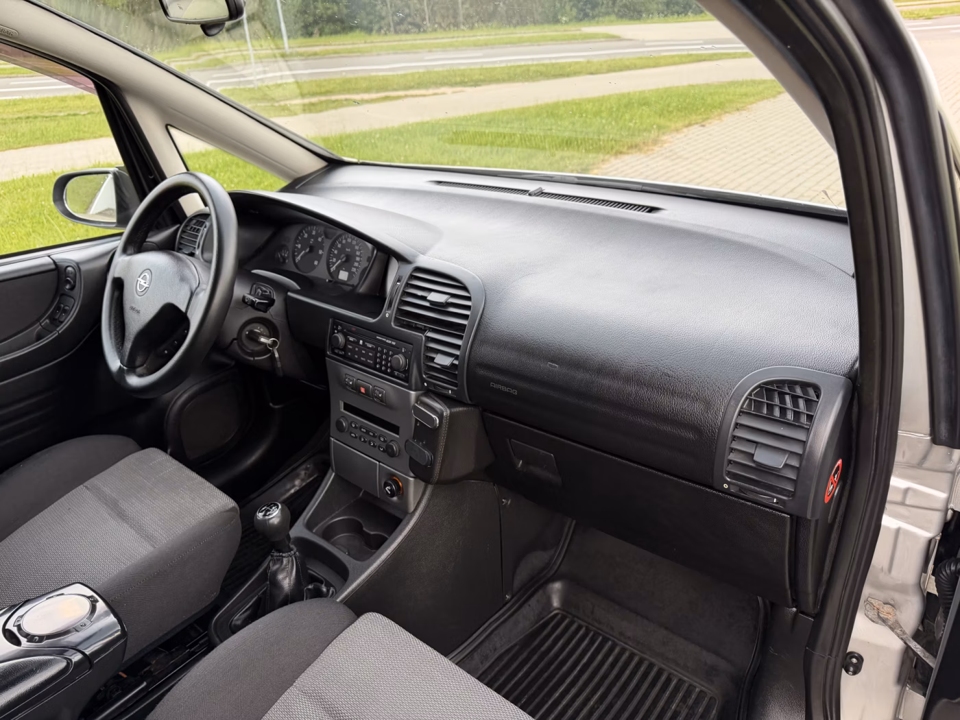 Opel Zafira фото 2