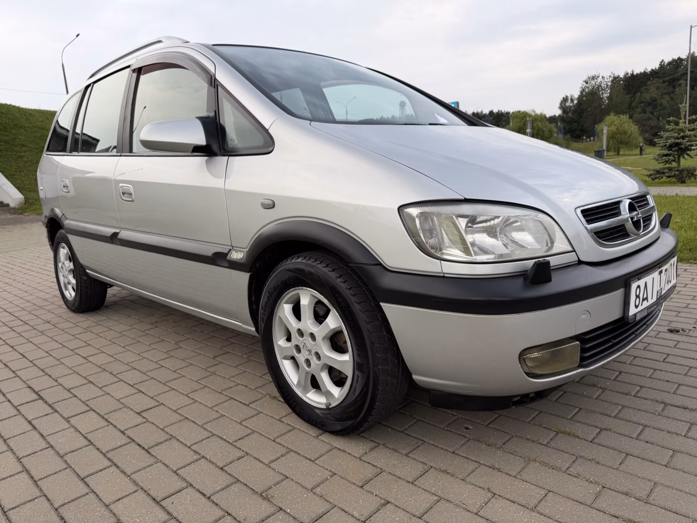 Opel Zafira фото 8