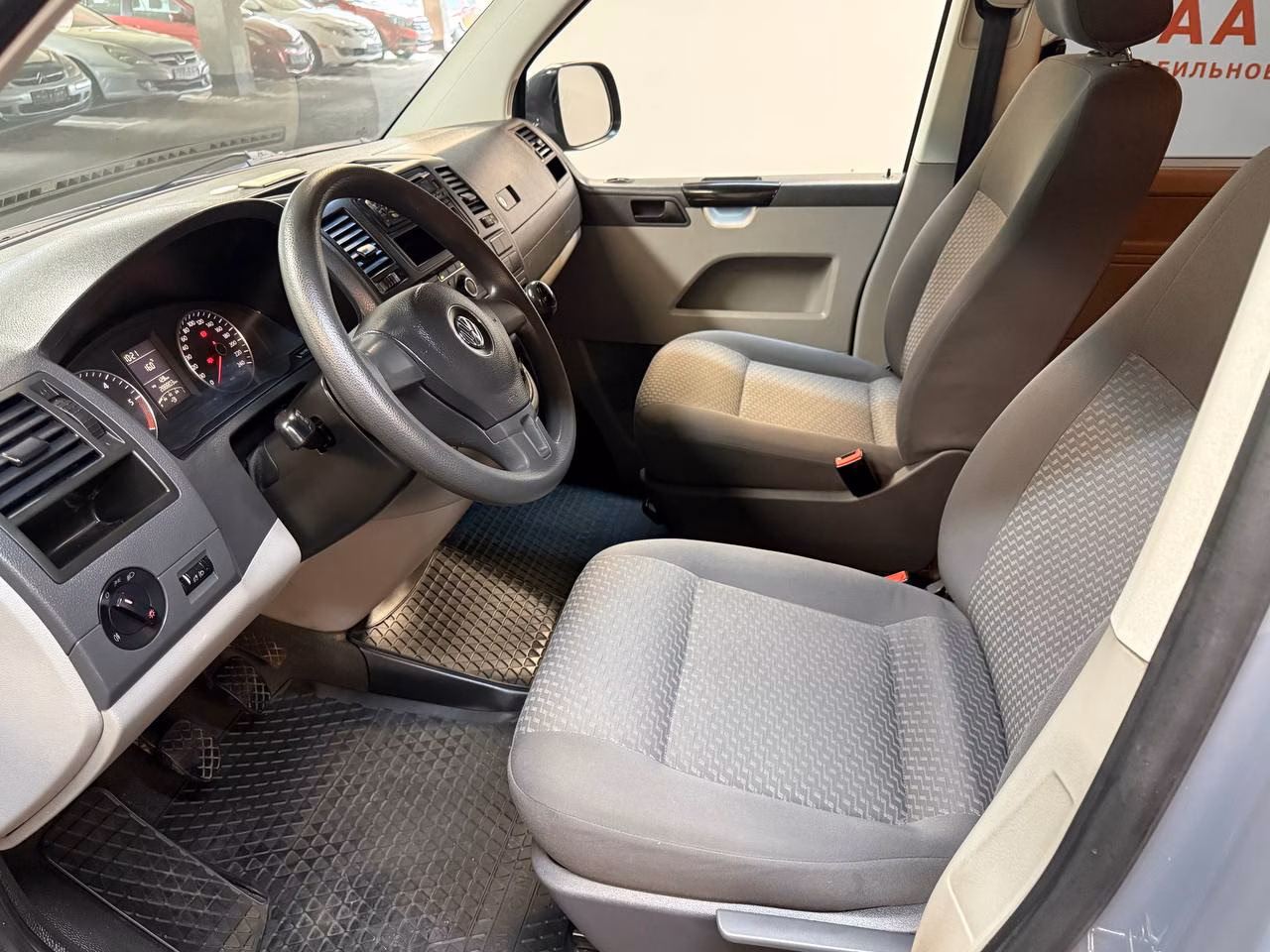 Volkswagen Caravelle фото 11