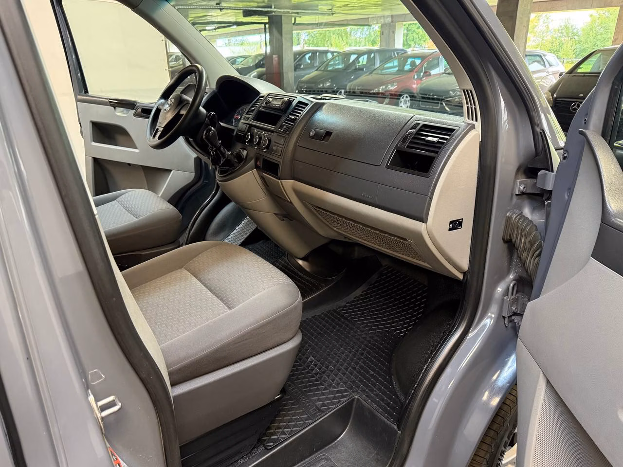 Volkswagen Caravelle фото 15