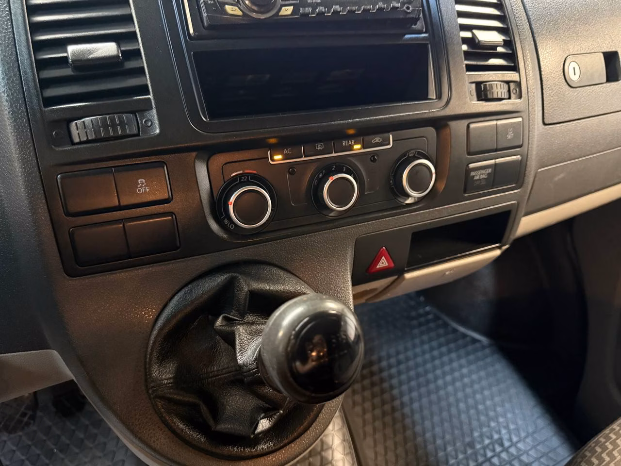 Volkswagen Caravelle фото 12