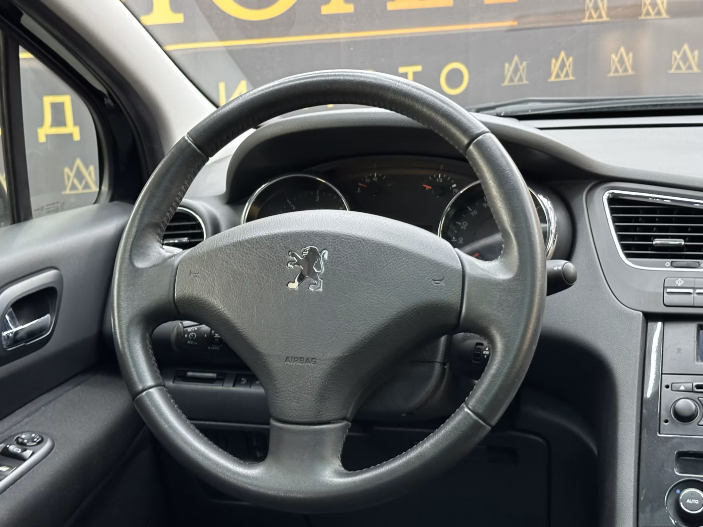 Peugeot 5008 фото 12