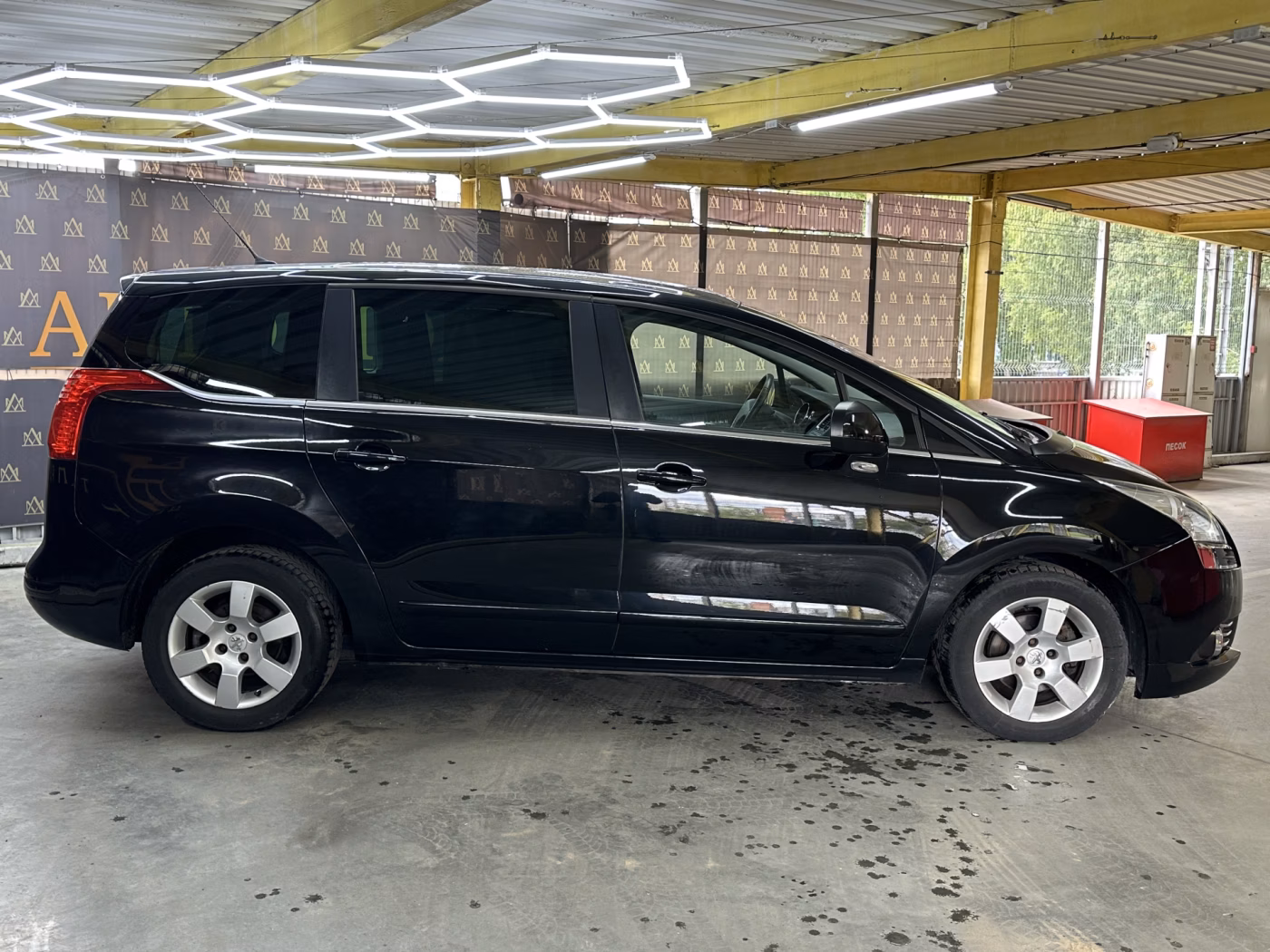 Peugeot 5008 фото 6
