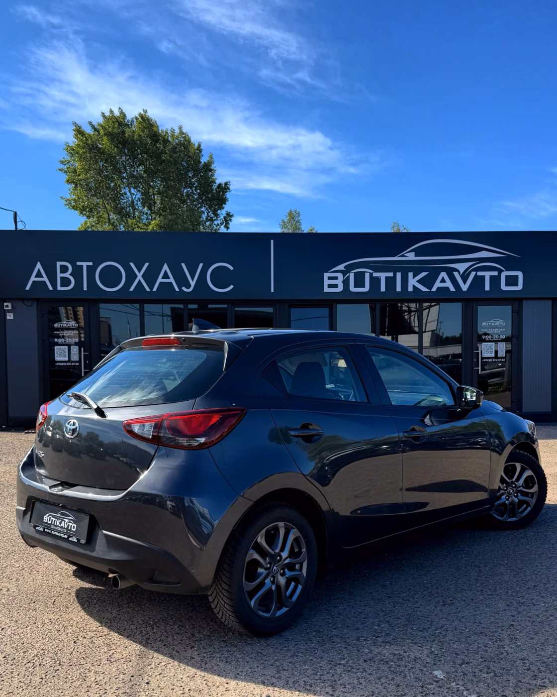 Toyota Yaris фото 6