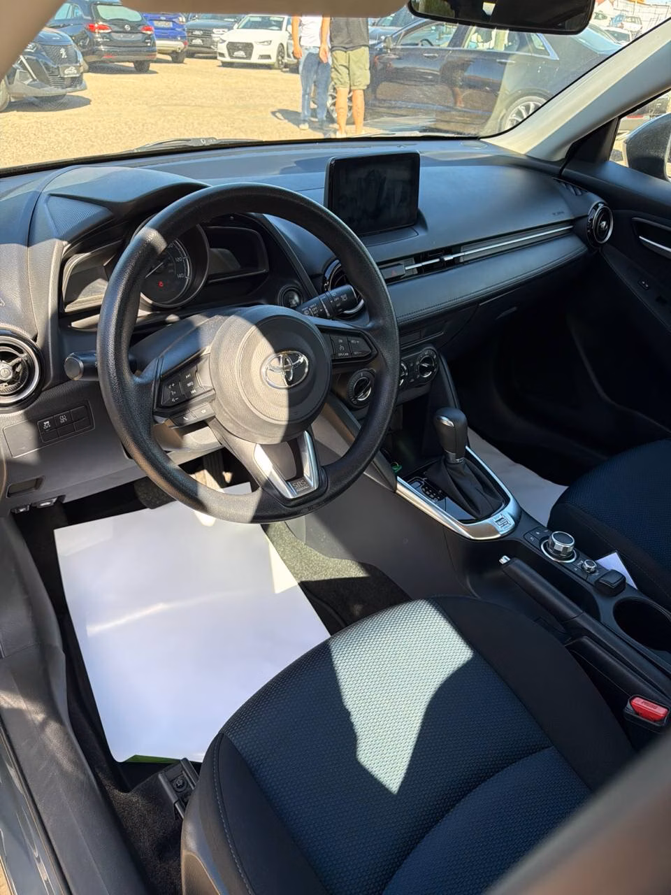 Toyota Yaris фото 9