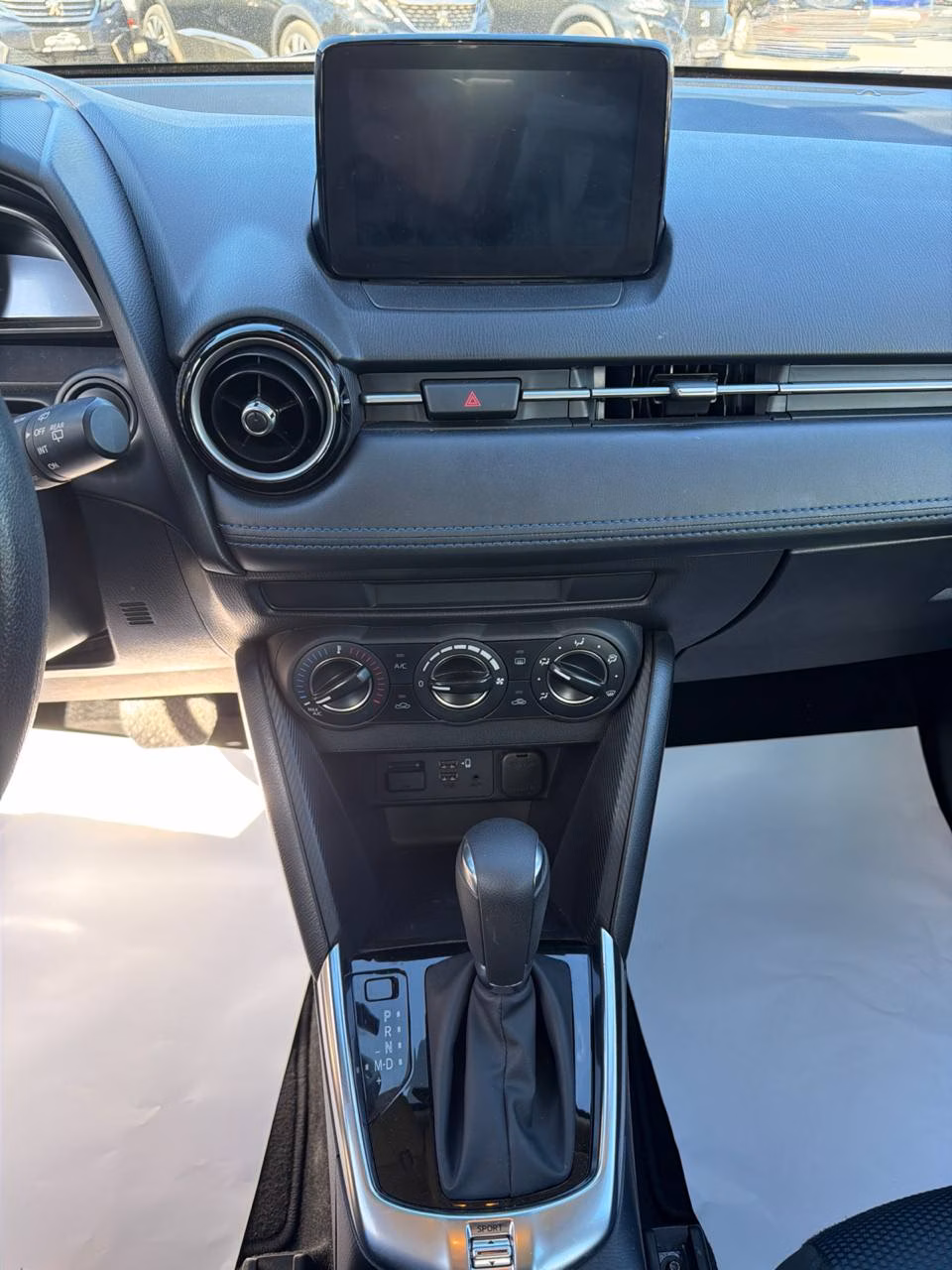 Toyota Yaris фото 10
