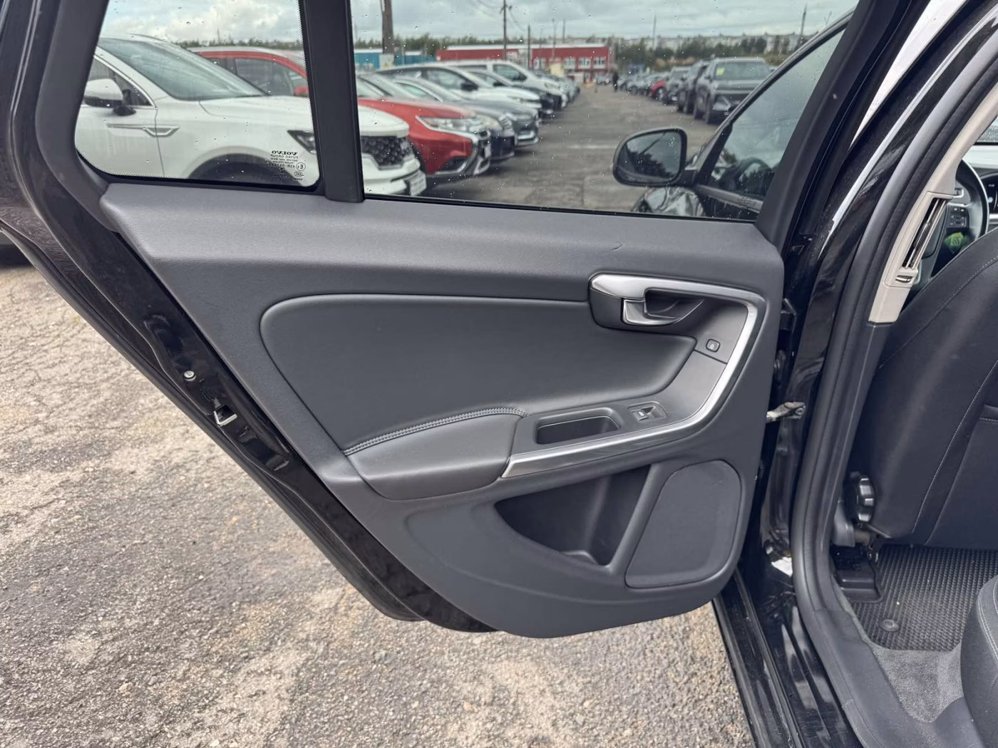 Volvo V60 фото 9