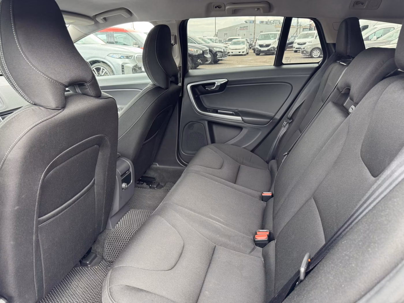 Volvo V60 фото 10