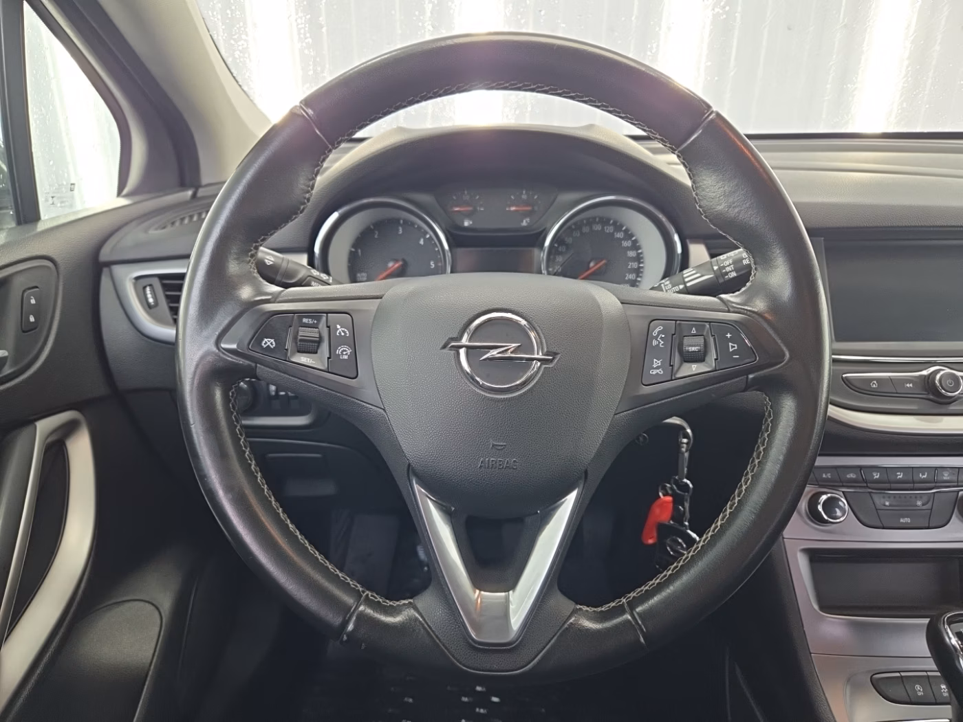 Opel Astra фото 9