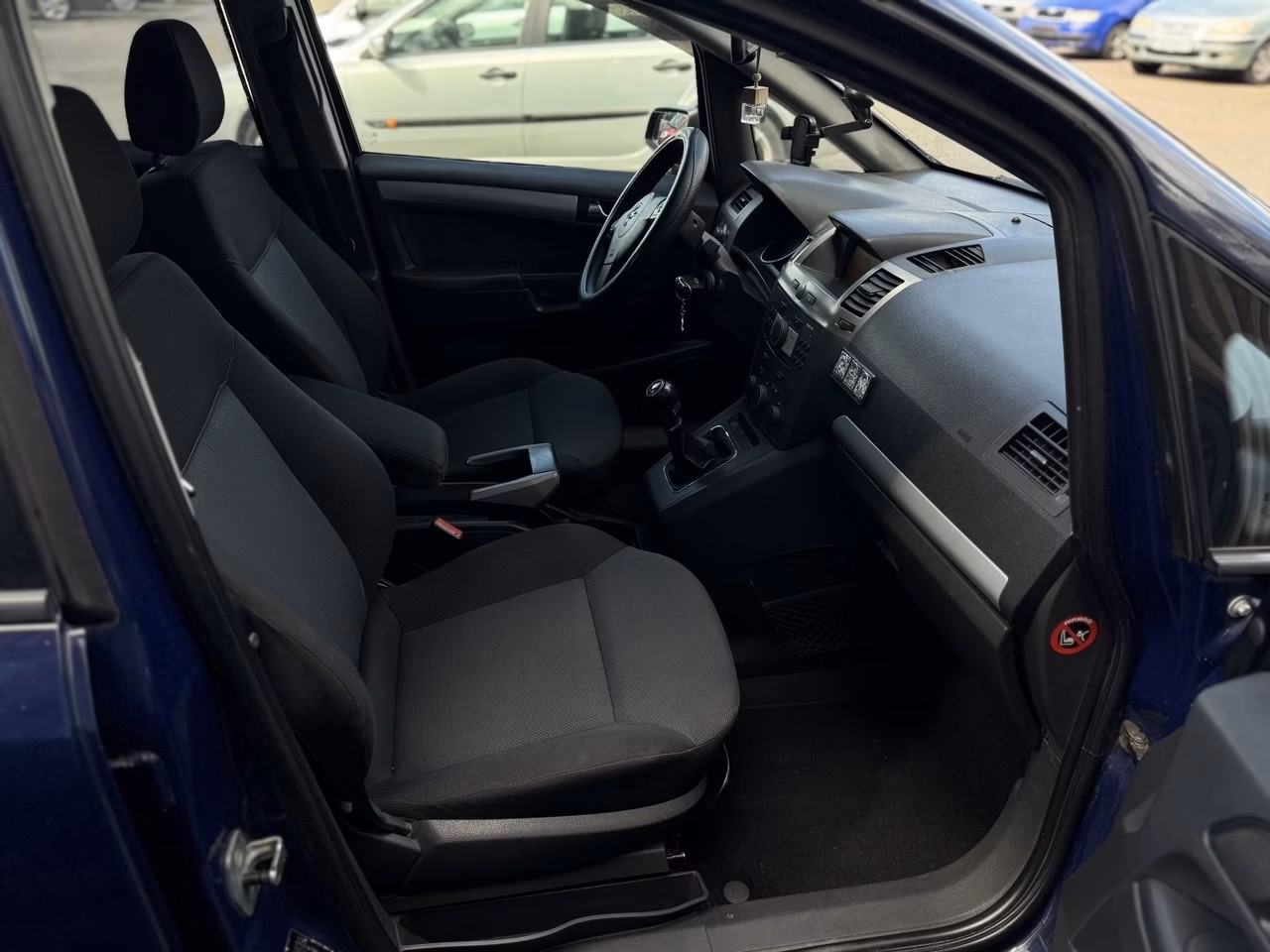 Opel Zafira фото 7