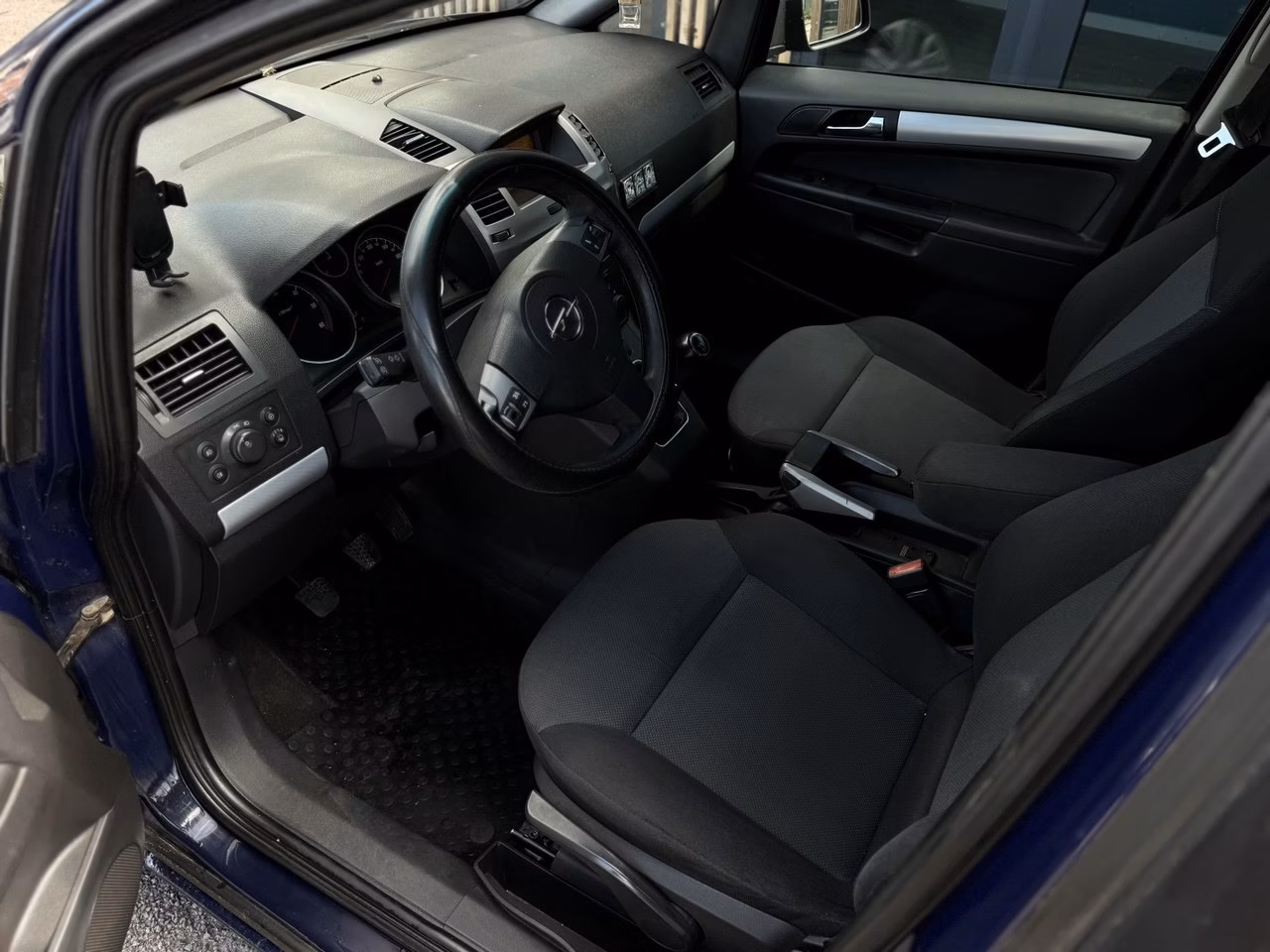 Opel Zafira фото 8