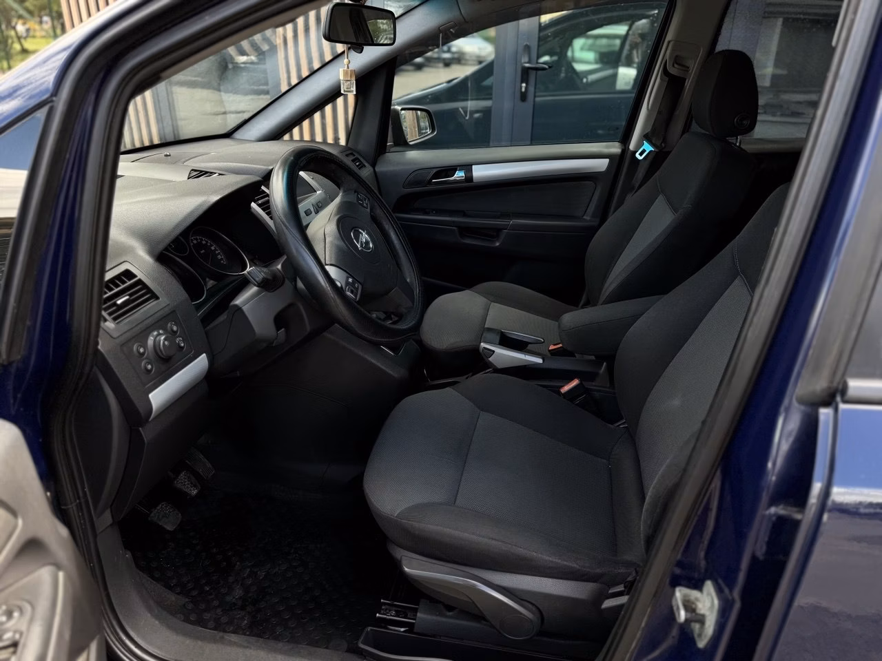 Opel Zafira фото 6