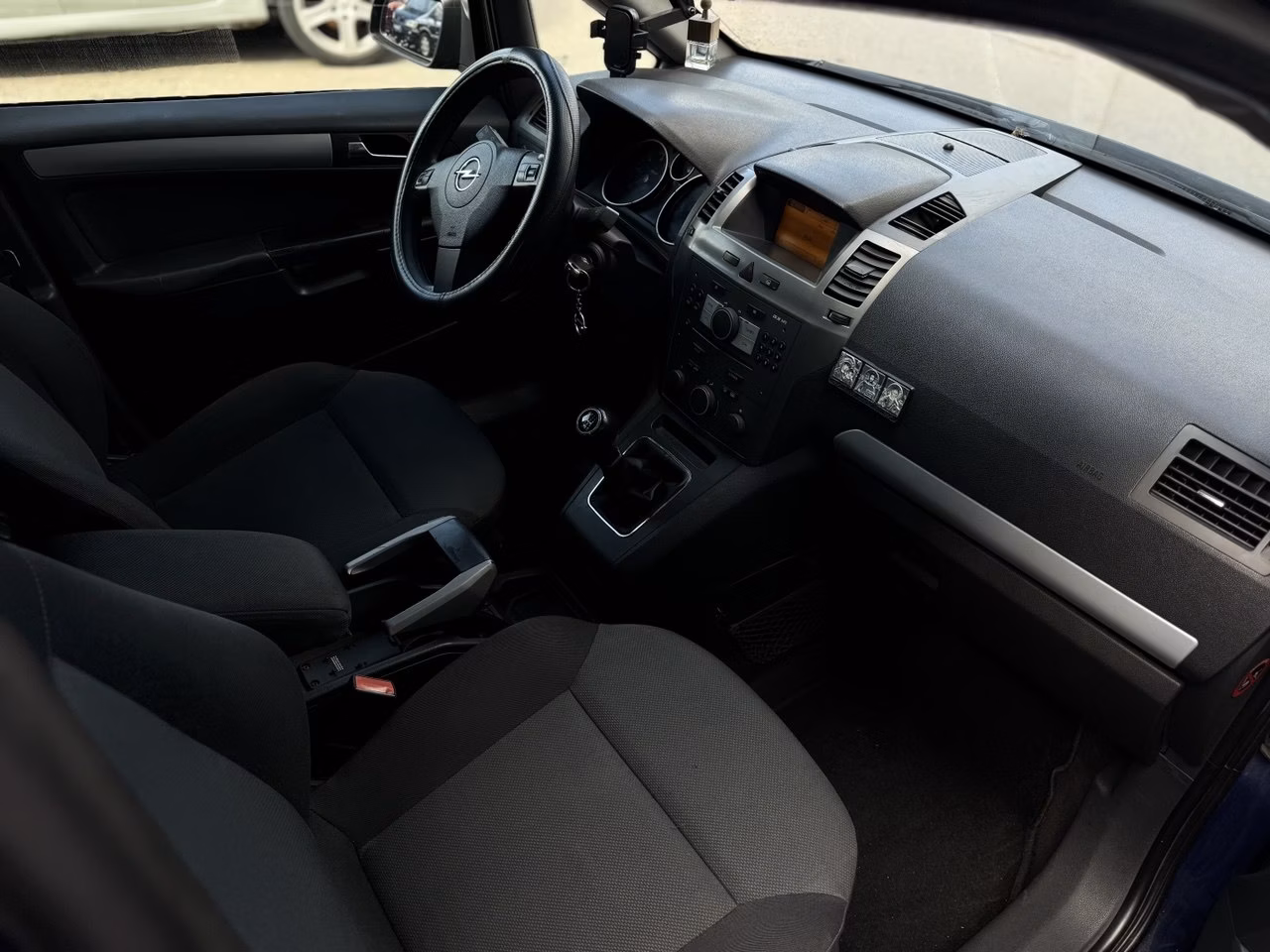 Opel Zafira фото 9
