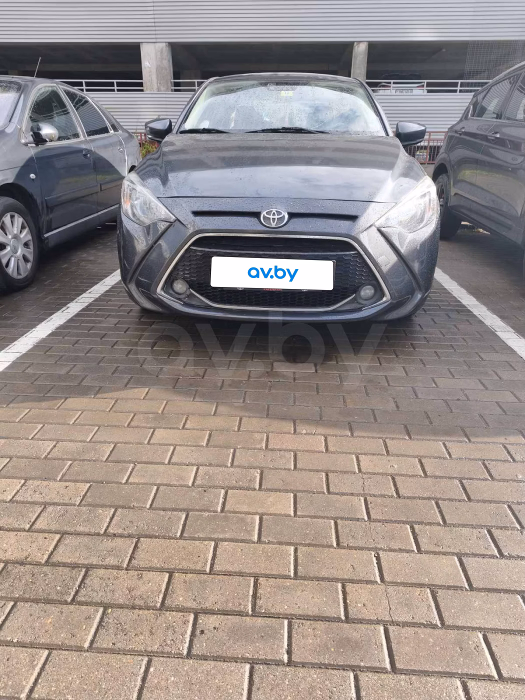 Toyota Yaris фото 2