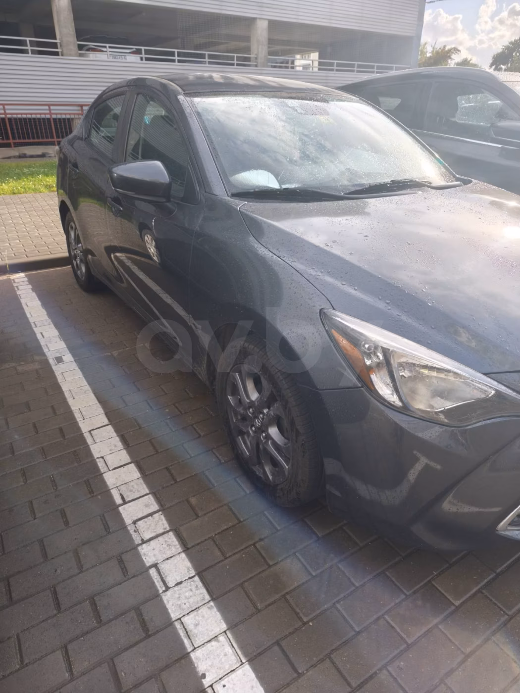 Toyota Yaris фото 8
