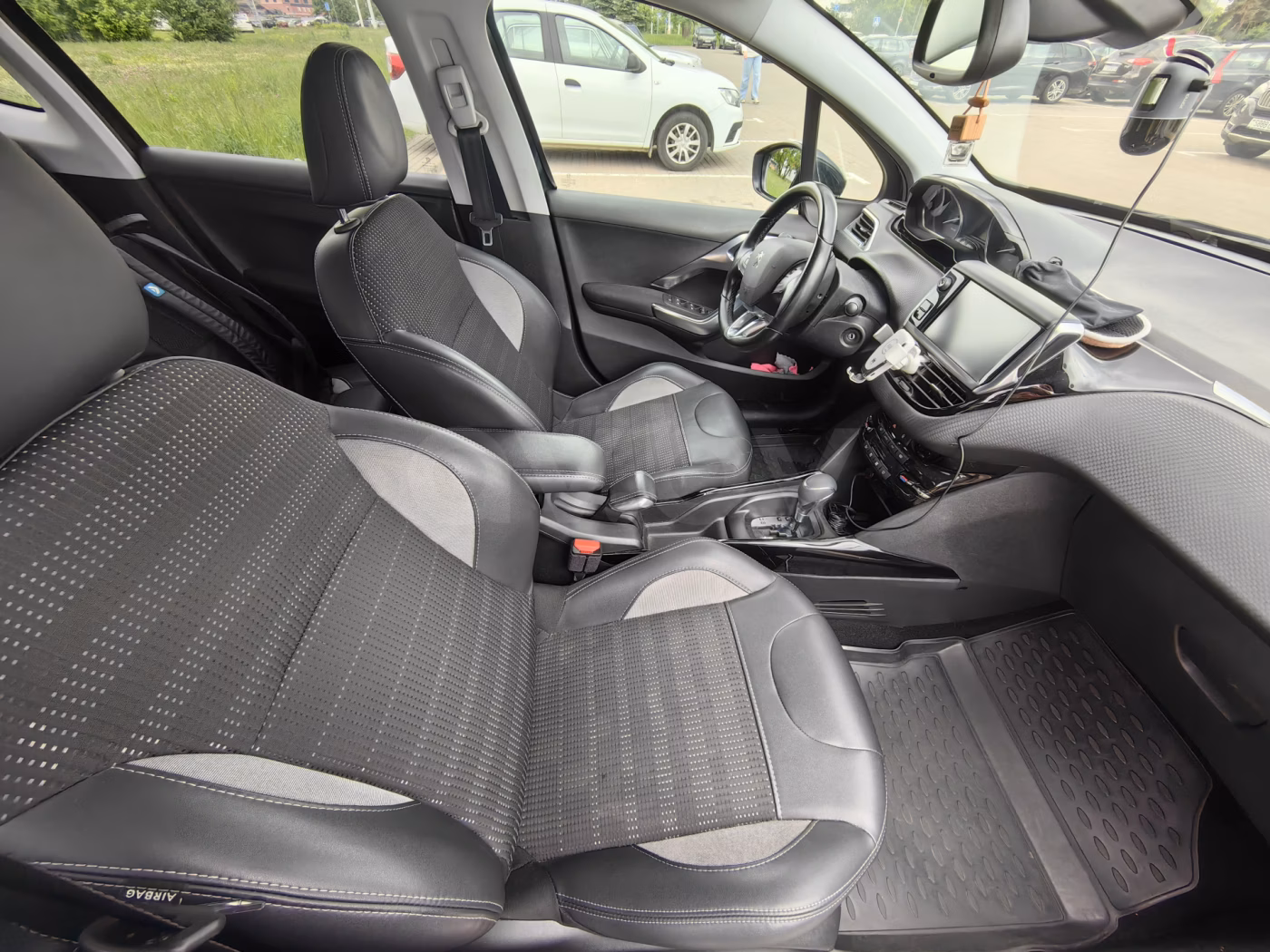 Peugeot 2008 фото 6