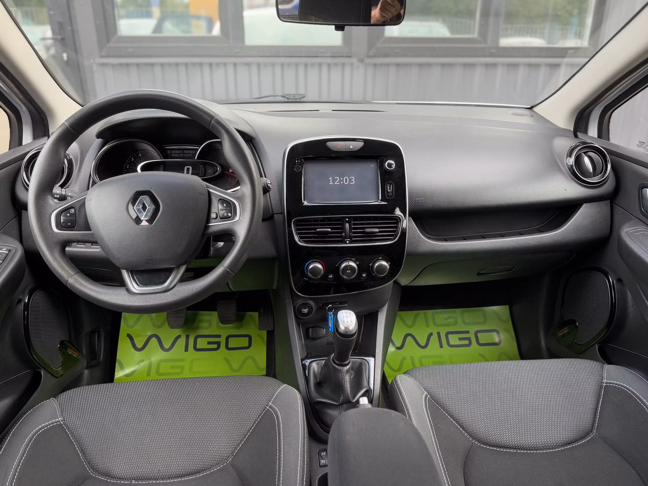 Renault Clio фото 11