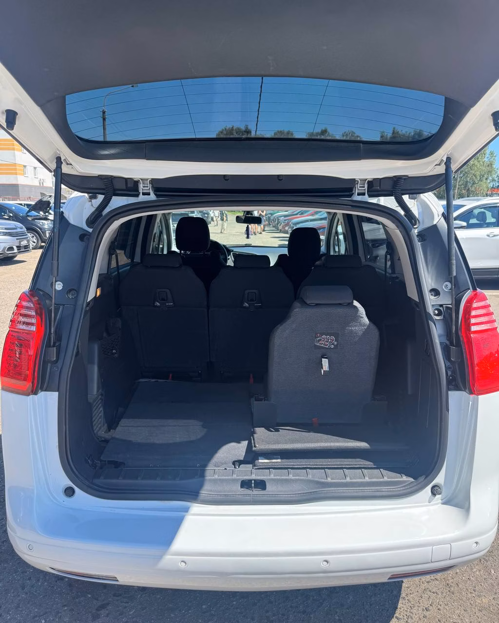 Peugeot 5008 фото 13